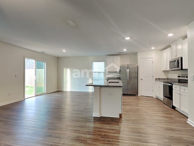 Foto del edificio - 6041 Mason Tucker Dr