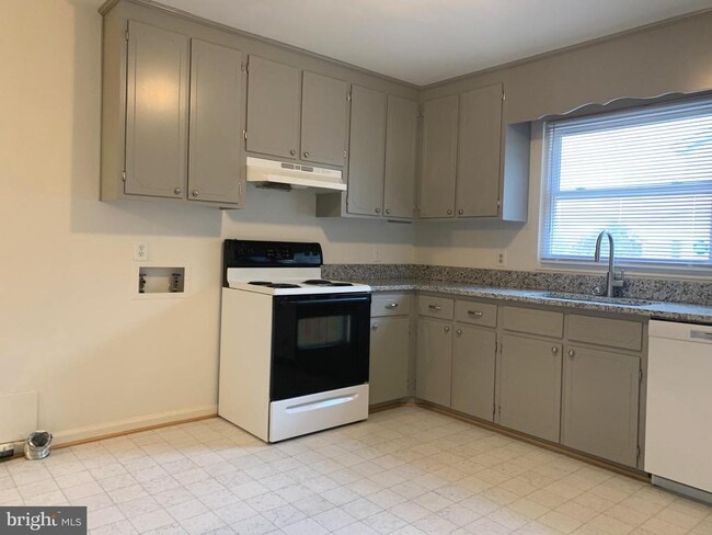 Foto del edificio - 1815 Meadow Dr