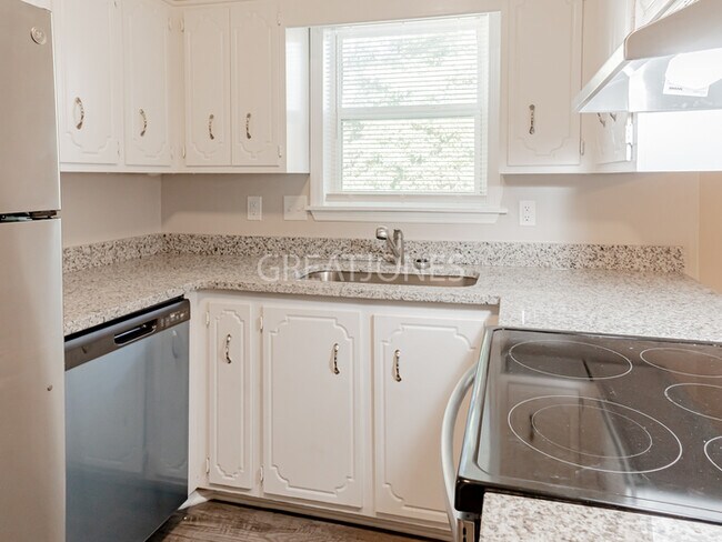 Building Photo - NOW OFFERING HALF OFF THE FIRST FULL MONTH...