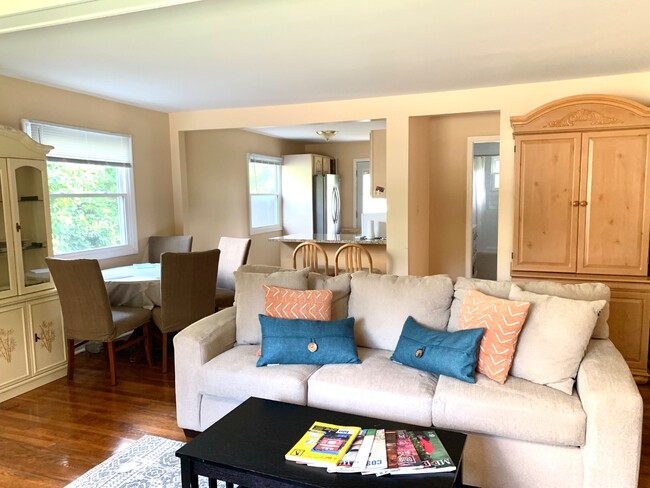 Building Photo - 497 Chase Rd