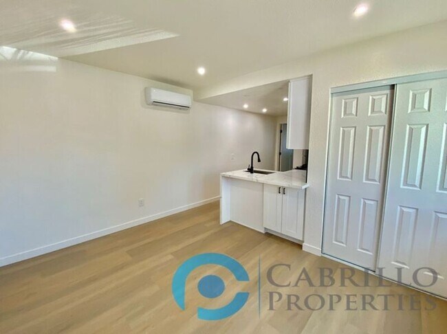 Foto del edificio - 4669 Iowa St