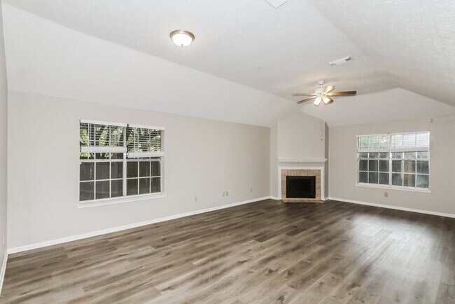 Foto del edificio - 16907 Dusty Mill Dr E