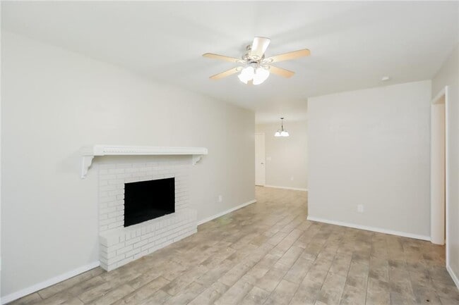 Building Photo - 1153 Elmhurst St