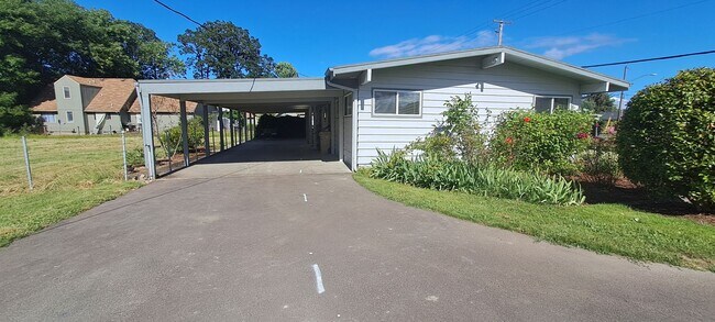 Building Photo - BEAUTIFUL home in Philomath