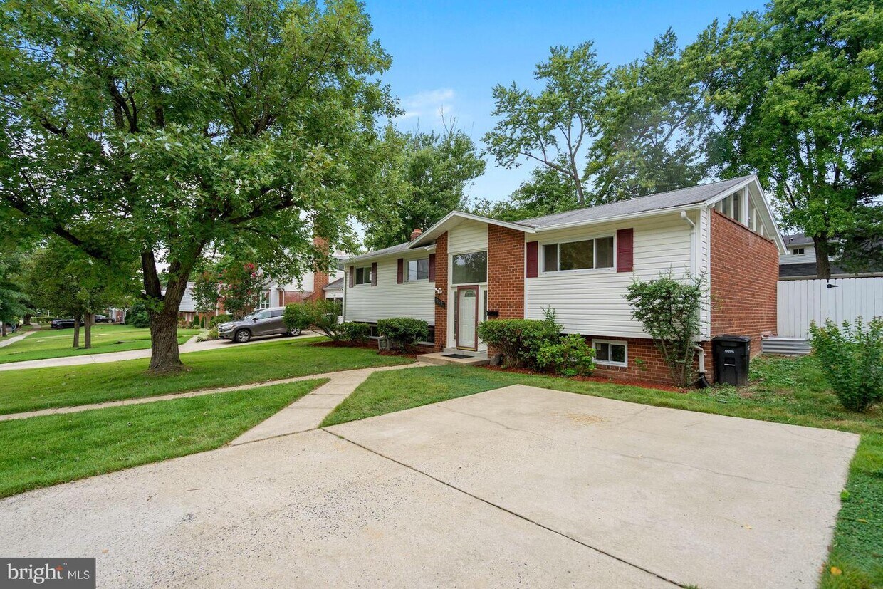 Primary Photo - 512 N Pickett St