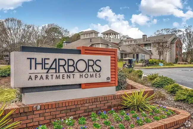 Building Photo - The Arbors