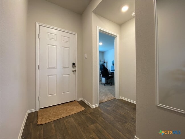 Building Photo - 140 Oak Meadows