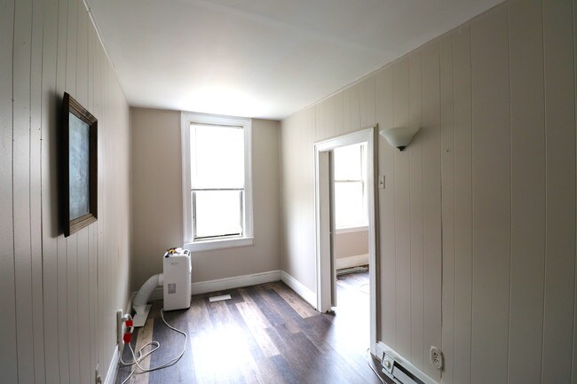 Building Photo - 612 Grand St