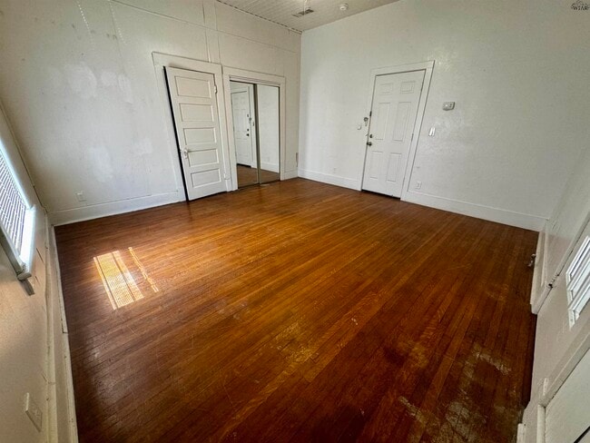 Building Photo - 1104 Polk St