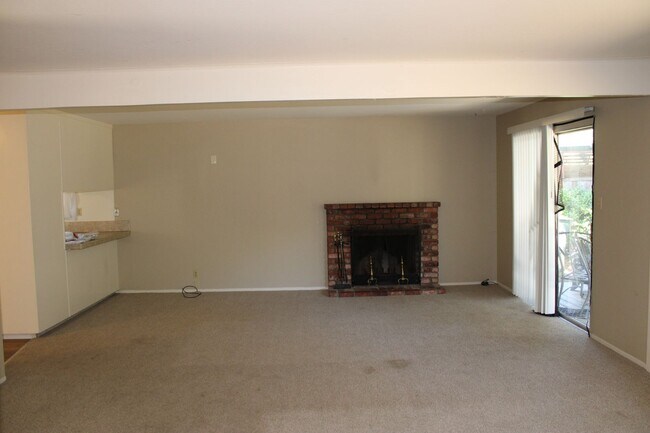 Building Photo - Clayton Valley Highlands 3bed 2bath + Bonu...