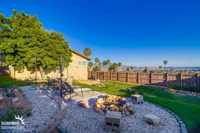 Foto del edificio - Scenic 4Bdm 2Ba Oasis with Panoramic Views...