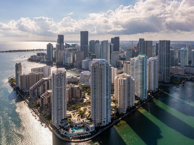 Foto del edificio - 888 Brickell Key Dr
