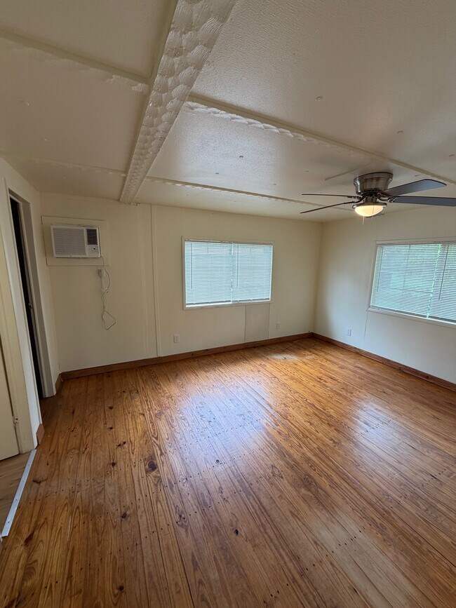 Building Photo - 9909 Farris Loop