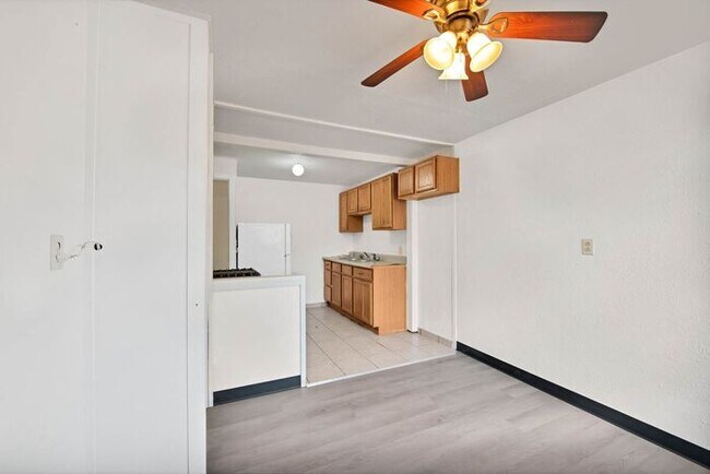 Foto del edificio - Bright Downtown Studio Apartment