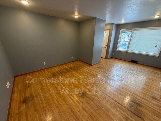 Foto del edificio - 615 10th Ave SW