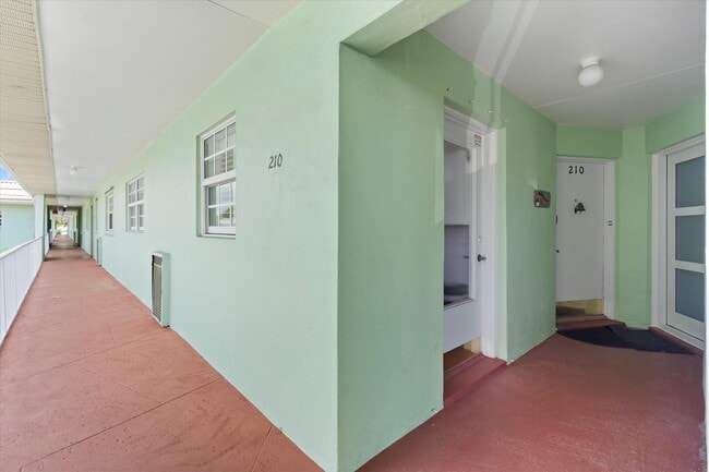 Building Photo - 117 Lehane Terrace