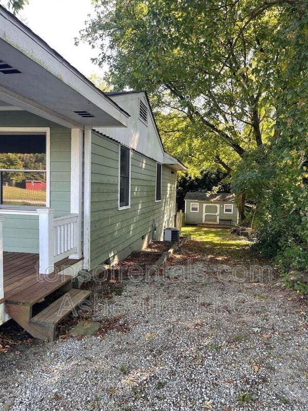 Building Photo - 406 Jack St