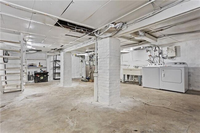 Building Photo - 312 Kambach St
