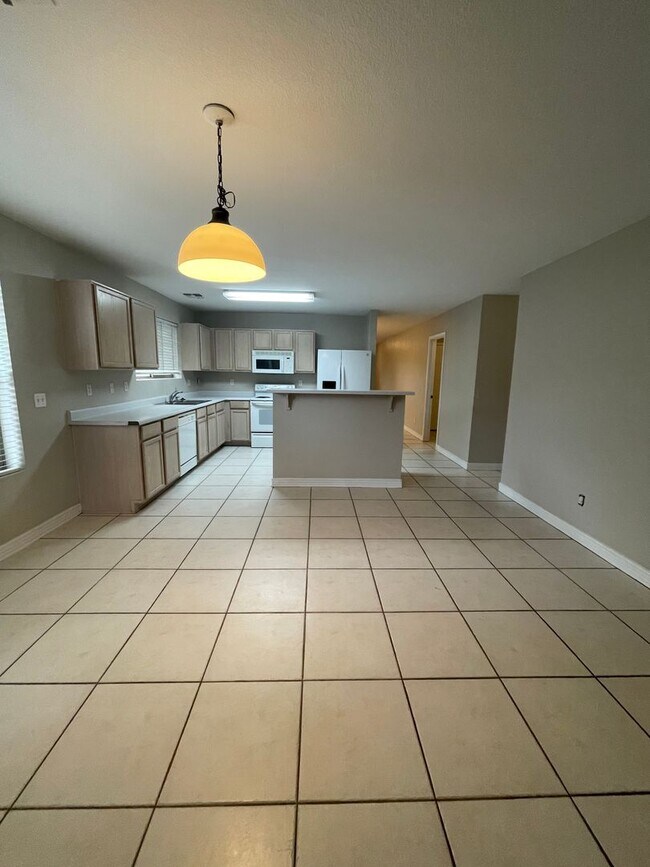 Foto del edificio - 696 S Concord St