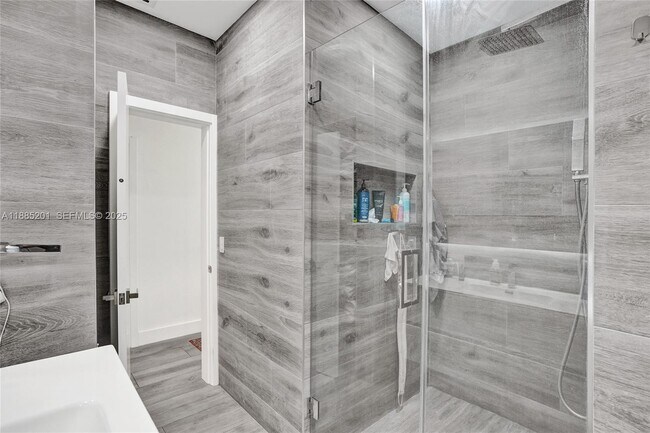 Foto del edificio - 3784 Sheridan Ave