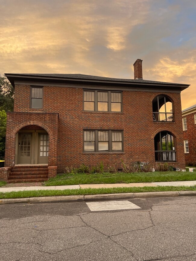 Building Photo - 726 E 40th St