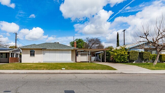 Building Photo - Charming & Updated: Your Perfect Retreat A...