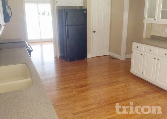 Building Photo - 822 Weatherwood Trce