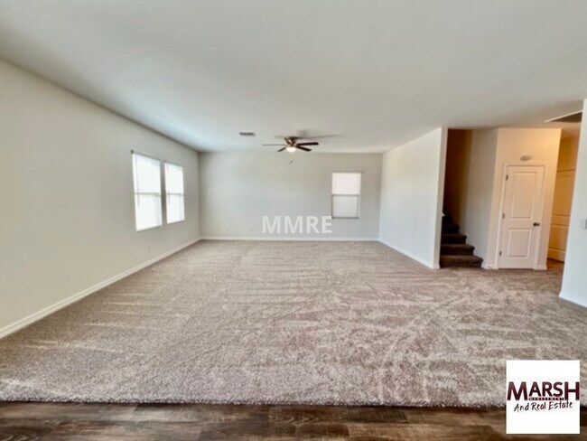 Foto del edificio - Beautiful 2-story home with 5 bedrooms plu...
