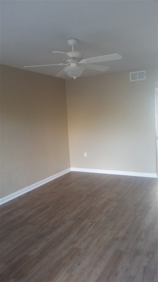 Building Photo - 700 N Calhoun St