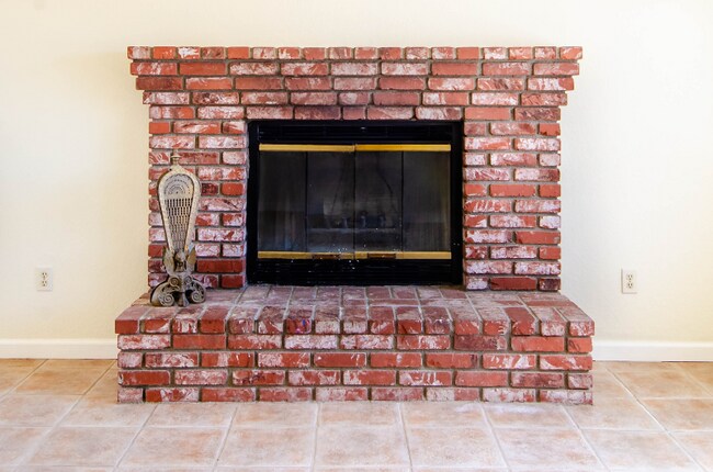 Foto del edificio - 5785 Hall Ln