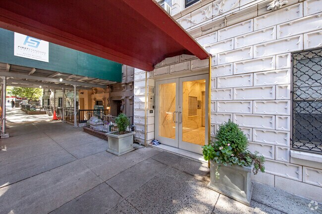 126 W 73rd St New York, NY 10023 - 126 W 73rd St