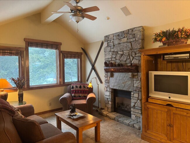 Foto del edificio - Private & Fully Furnished 1-Bedroom ADU with Garage Parking!