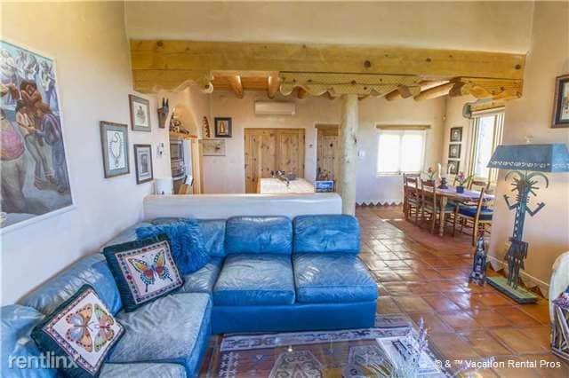 Building Photo - 1043 Encantado Dr