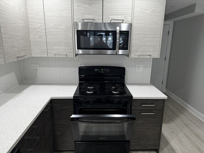 Building Photo - 3617 W Diversey Ave
