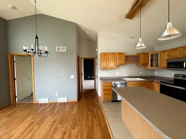 Kitchen/Dining Space - 1051 Tamarack Way