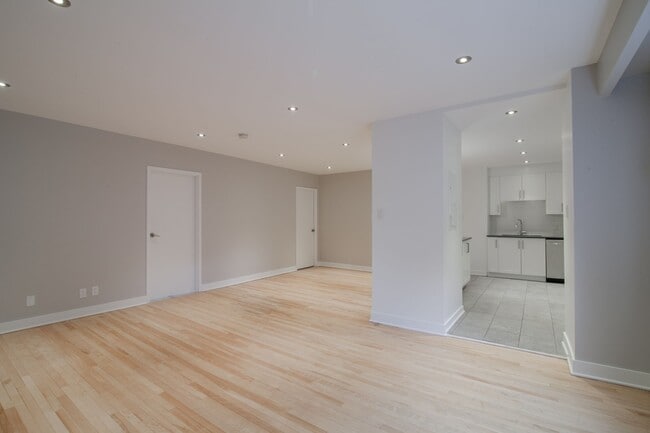 Photo du bâtiment - 3495 Rue de la Montagne