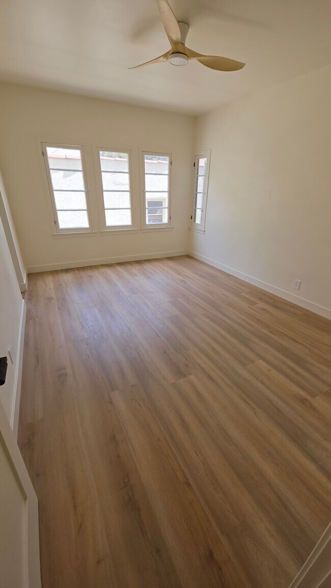 Foto del edificio - 458 S Roxbury Dr