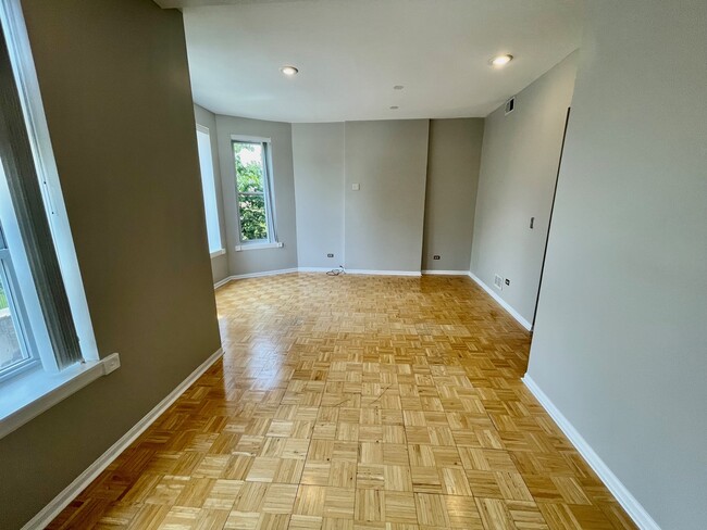 Building Photo - 4457 S Oakenwald Ave