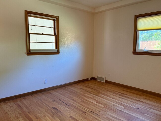 Foto del edificio - Hip, cool custom 3 bed, 2 bath, 1 car - Ol...