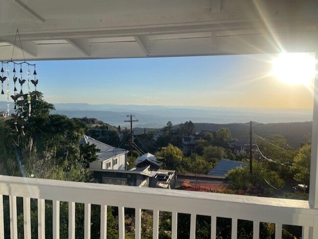 Building Photo - Views Views Views 2 Bed 2 Bath Home in Jer...