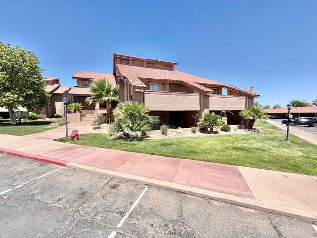 Building Photo - Resort Style Living - Getting freshly remodeled! Very Nice Sports Village Condo with lots of grea...