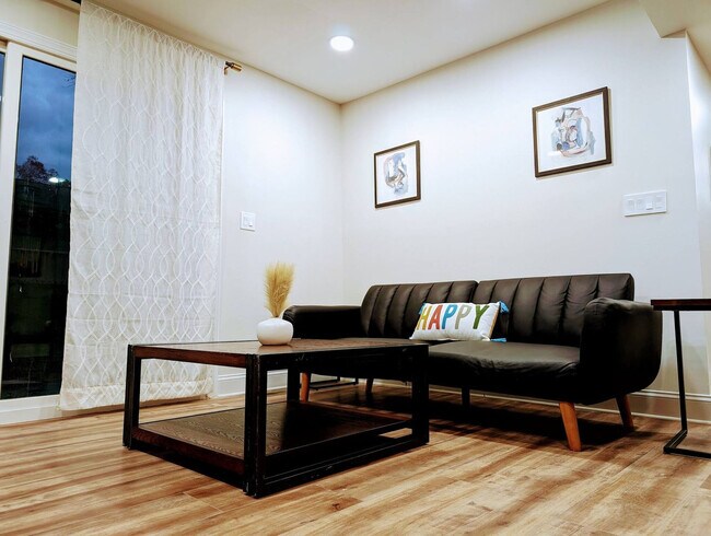 Foto del edificio - 1303 Colony Dr