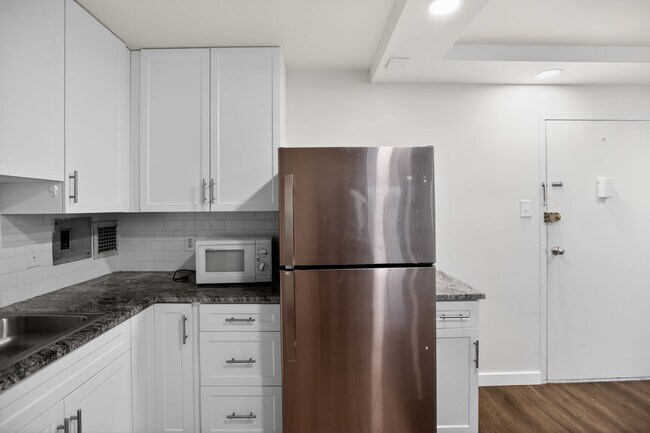 Foto del edificio - 2401 H St NW