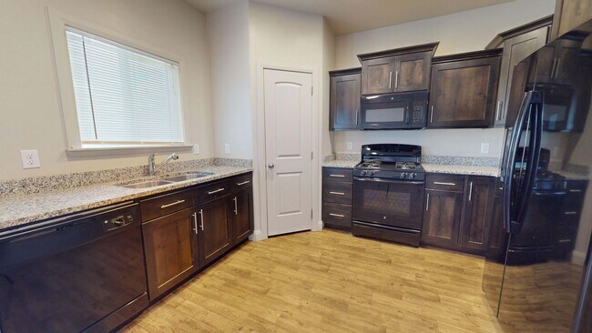 Building Photo - 3 Bedroom Cedar Bend Townhome