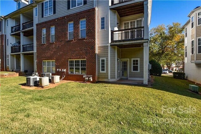 Foto del edificio - 2 Bedroom 2 Bath Townhome in Charlotte