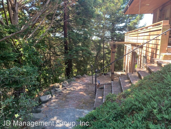 Building Photo - 1 br, 1 bath House - 64 Roble Rd