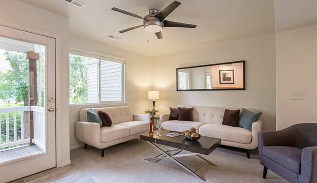 Foto del edificio - 4945 Noble Park Pl