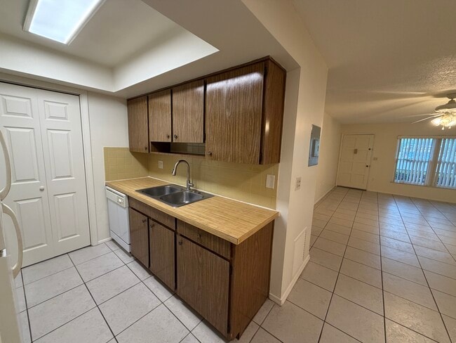 Building Photo - 516 Polaris Loop