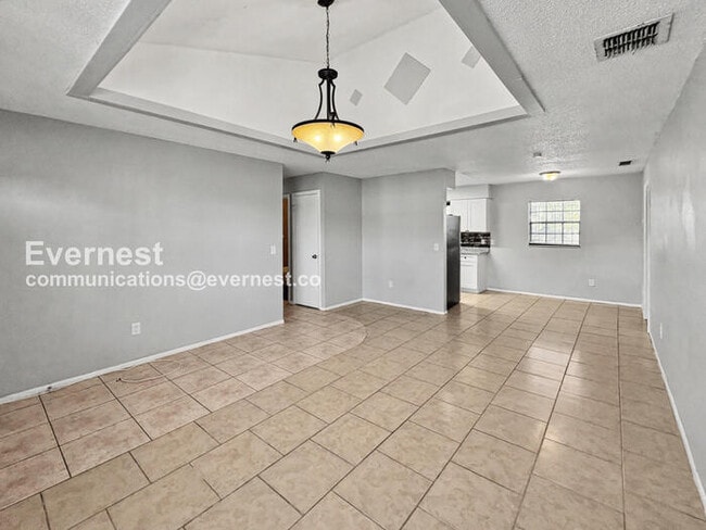 Foto del edificio - 1649 Valeview Ct