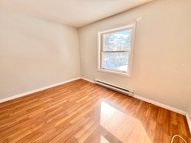 Building Photo - 2-Bedroom, 1-Bathroom Spacious Unit